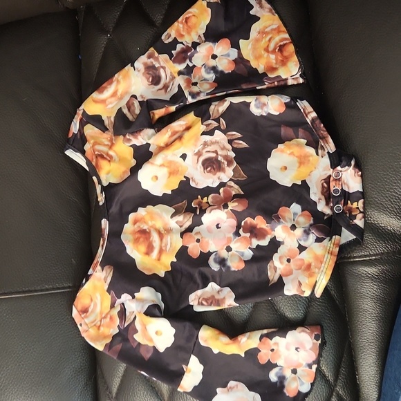Bell sleeve one piece - Picture 1 of 3